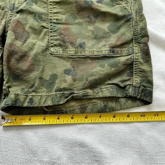 Anthropologie The Wanderer Camouflage Cargo shorts Size 29 - Picture 4 of 7